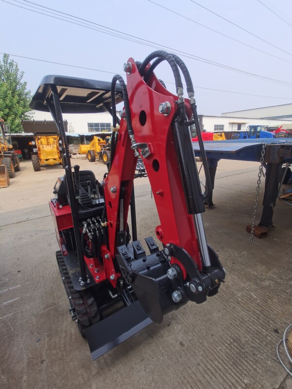 China High-Efficiency Mini Loader Busy at Both Ends