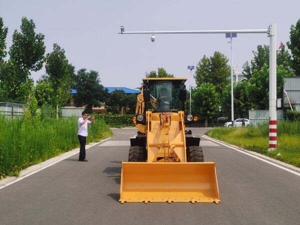 China High-Efficiency Mini Loader Busy at Both Ends